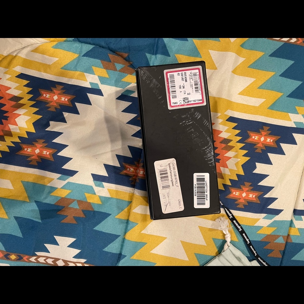 Empty box - Picture 2 of 4